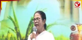 বর্ধমানে স্বনির্ভর গোষ্ঠীর স্টল থেকে কেনাকাটা মমতার, কী কী কিনলেন?