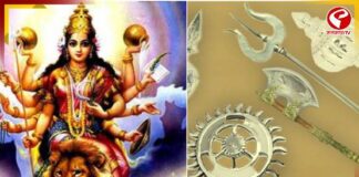 কুমোরটুলিতে দুর্গার অস্ত্রভাণ্ডারেও আধুনিকতার ছোঁয়া