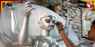 আবহাওয়ার খামখেয়ালিপনা, প্রতিমার বায়না ফেরাচ্ছেন মৃৎশিল্পীরা!
