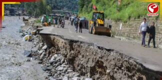খড়কুটোর মতো ভেসে গেল, চাম্বায় ভূমিধ্বস, মৃত ৪