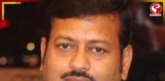 ‘মোবাইল ছুড়িনি, পড়ে গিয়েছিলাম’, দাবি জীবনকৃষ্ণের