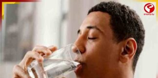 জল খাওয়ার সময় মেনে চলুন এই নিয়মগুলি