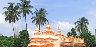 কিশোরনগর গড়ের রাজবাড়িতে পশ্চিমমুখী ঘটে দেবী দুর্গার আরাধনা