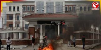 মর্মান্তিক! নেপালের প্রাক্তন প্রধানমন্ত্রীর স্ত্রী’কে পুড়িয়ে মারল বিক্ষোভকারীরা