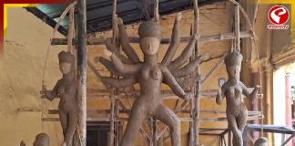 পঞ্চমীতে বোধন! ৫০০ বছরের প্রাচীন মাটির পটে হয় নদিয়ার এই পুজো