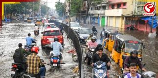 রাতভর মুষলধারে বৃষ্টি, জল থইথই অবস্থা! শহরজুড়ে জারি রেড অ্যালার্ট