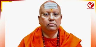 স্বামী চৈতন্যানন্দর বিরুদ্ধে মুখ খুলছেন একের পর এক ছাত্রী!