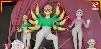 লোককথা আর জমিদারি সংস্কৃতি মিশে রয়েছে টাকির পুবের বাড়ির পুজোয়