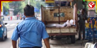 লরি চালককে মারধর, পাল্টা সিভিক ভলেন্টিয়ারকে জুতোপেটা চালকের!