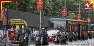 বুধে রোদ ঝলমলে শহরের আকাশ, ছন্দে ফিরছে কলকাতা! কিন্তু এখনও জল জমে একাধিক এলাকায়