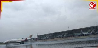 রাতভর তুমুল বৃষ্টি, দেখুন কী অবস্থা কলকাতা বিমানবন্দরের