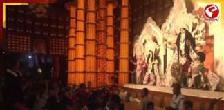 অষ্টমীতে মণ্ডপে মণ্ডপে জনস্রোত! দুগ্গা দর্শন করতে লম্বা লাইন