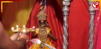 ‘ব্যাঙ্কের লকারে’ মা দুর্গার মূর্তি, পুলিশি পাহারায় পুজো! কেন এই নিয়ম জয়পুর রাজবাড়ির পুজোতে?