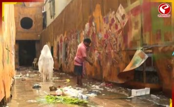 জল ডুবে চালতাবাগানের পুজো মণ্ডপ, গলে গিয়েছে প্রতিমাও