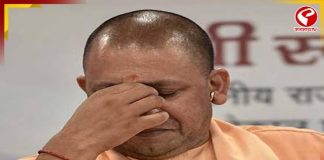 ধর্ষণে বিচার না পেয়ে যোগীর বাসভবনের সামনে আত্মহত্যার চেষ্টা