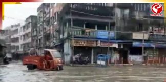 পুজোর আগে বানভাসী তিলোত্তমা, কলকাতায় জারি রেড অ্যালার্ট