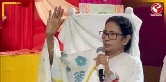 ভার্চুয়ালি প্রথমবার কোনও বাড়ির পুজো উদ্বোধন করলেন মমতা!