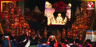 ষষ্ঠীর সন্ধেয় জনজোয়ার ভাসছে কলকাতা