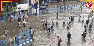জলমগ্ন কলকাতায় দিনভর বন্ধ অনলাইন পরিষেবা