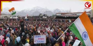 বিক্ষোভে জ্বলছে লাদাখ, হাজার হাজার যুবক রাস্তায়, জারি কার্ফু
