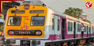 কলকাতায় রাতভর বৃষ্টিতে জলবন্দি শহর, শিয়ালদহ শাখায় ট্রেন পরিষেবা ব্যাহত