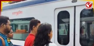 বাড়ছে এসি লোকালের স্টপেজ, দেখুন সমস্য়া কি মিটল?