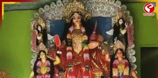 লক্ষ্মীর সাজে শুধুই সোনা! আজও অমলিন উত্তরের এই কোজাগরী পুজো