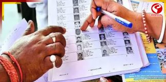 ভুতুরে ভোটার ধরতে রাস্তায় নেমে পড়লেন রাজনৈতিক নেতারা!