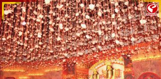 নবমী নিশিতে জনজোয়ারে ভাসছে শহল কলকাতা