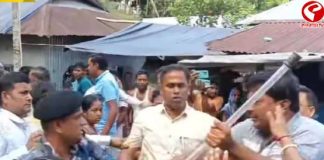 এবার কুমারগ্রামে ত্রাণ দিতে গিয়ে জনরোষে বিজেপির মনোজ ওঁরাও