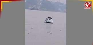 গঙ্গায় তলিয়ে গেল আস্ত একটি গাড়ি, নিমতলা ঘাটে চাঞ্চল্য