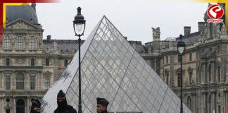 প্যারিসের ল্যুভর জাদুঘরে চুরির ঘটনায় গ্রেফতার ২ সন্দেহভাজন
