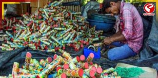 বাজি পোড়ানোর সময় বেঁধে দিল কলকাতা পুলিশ