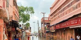 একটানা ভারী বৃষ্টিতে বিপর্যস্ত উত্তরপ্রদেশের বারাণসী