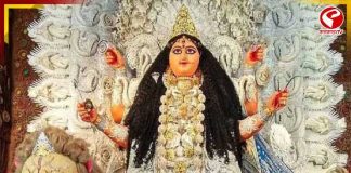 জগদ্ধাত্রী পুজোয় শুধু চন্দননগর নয়! ভিড় এড়িয়ে খাস কলকাতার এই বনেদি বাড়িগুলিতেই করুন দেবী দর্শন