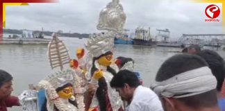 মায়ের যাওয়ার পালা, চলছে বিসর্জনের আচার