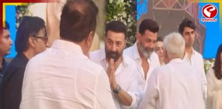 ধর্মেন্দ্রর স্মরণ সভায় আবেগতাড়িত ববি-সানি