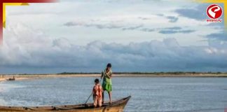 সুবর্ণরেখা নদী তীরবর্তী গ্রামগুলিতে রাসযাত্রায় নৌকা ভাসানোর রীতি, কী করেন তারা?