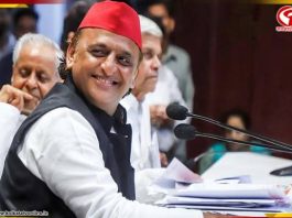 নীতীশ কুমারকে ‘নির্বাচনী বর’ বলে কটাক্ষ অখিলেশের