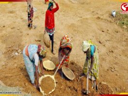 আদালতের নির্দেশ সত্ত্বেও ১০০ দিনের কাজ বন্ধ রাখার নয়া ‘কৌশল’ কেন্দ্রের