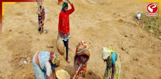 আদালতের নির্দেশ সত্ত্বেও ১০০ দিনের কাজ বন্ধ রাখার নয়া ‘কৌশল’ কেন্দ্রের