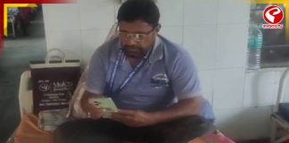 হাসপাতালের বেডেই ট্যাব হাতে কাজ, চোপড়ায় BLO-র ছবি ভাইরাল