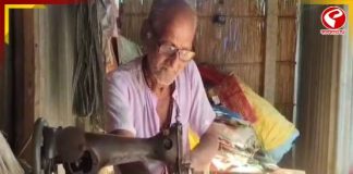 টুকুরবাড়ির ‘ব্যাগ দাদু’ র হাতের জাদুতেই বদলে যাচ্ছে গ্রাম