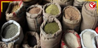 দুয়ারে রেশনে নিম্নমানের চাল দেওয়ার অভিযোগ! বিক্ষোভ স্থানীয়দের