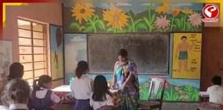 নামখানায় স্কুলে শিক্ষক নেই, ক্লাস নিচ্ছেন মিড-ডে মিলের রাঁধুনি