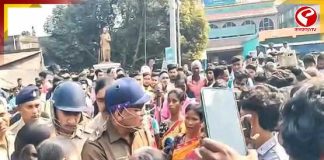 চুরির অপবাদে দিয়ে পরিচারককে বেধড়ক মার! অভিযুক্ত পুলিশ অফিসার