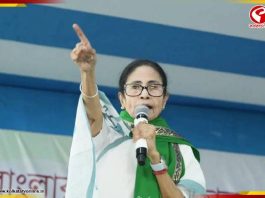 মুর্শিদাবাদে ওয়াকফ প্রসঙ্গে গর্জে উঠলেন মমতা! কী বললেন মুখ্যমন্ত্রী?