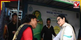 আচমকাই মা ক্যান্টিনে হাজির মুখ্যমন্ত্রী
