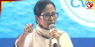 ‘অর্থনীতির মেরুদণ্ড’ নেতাজি ইন্ডোরে দাঁড়িয়ে ব্যবসায়ীদের পাশে থাকার বার্তা মুখ্যমন্ত্রীর