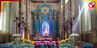 শীতের আমেজ গায়ে মেখে ব্যান্ডেল চার্চে ভিড় জমিয়েছেন পর্যটকরা